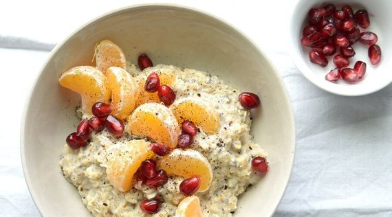 Hafer-Porridge mit Mandarine und Granatapfel