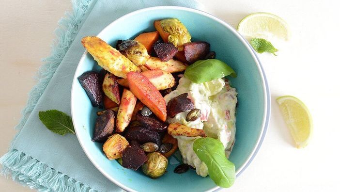 Ofengemüse mit Avocado-Tomaten-Skyr