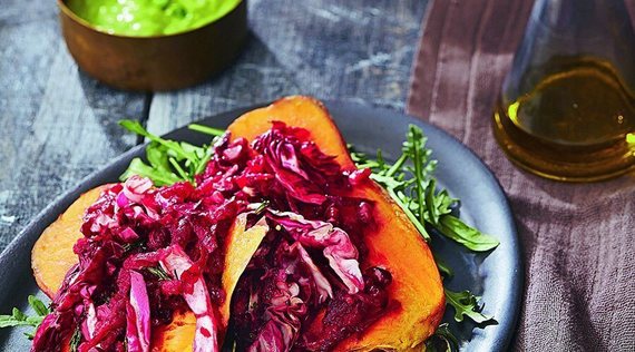 Gefüllte Süßkartoffeln im Rucolanest