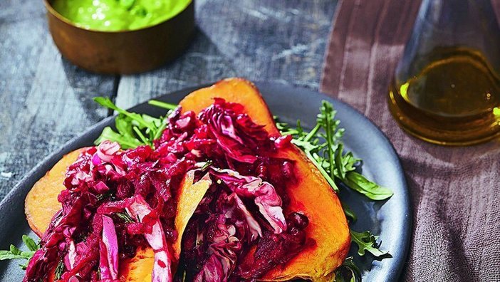 Gefüllte Süßkartoffeln im Rucolanest