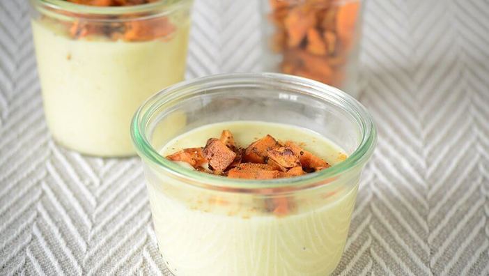 Pastinaken-Kokos-Suppe mit Gemüseeinlage