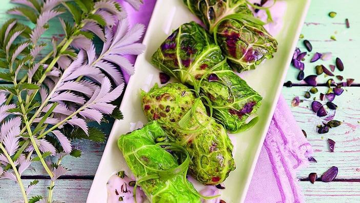 Wirsingrouladen mit grüner Sauce