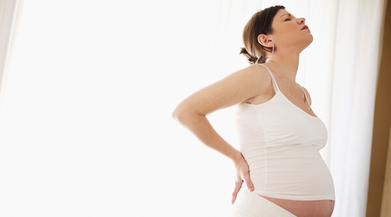 Rückenschmerzen in der Schwangerschaft: Was hilft?