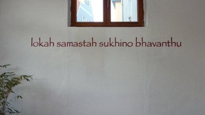 Tara Yoga: Das Glück, die Götter, die Sesamstange