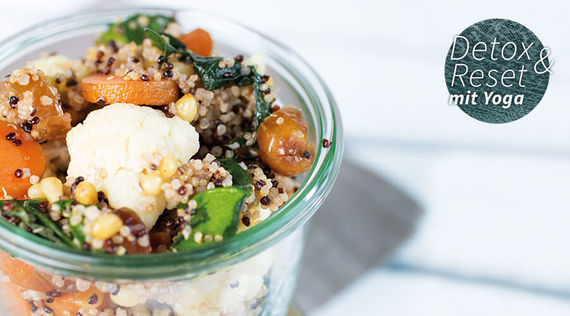 Salat mit gebackenem Gemüse und Zedernüssen
