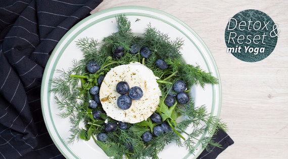 Wildkräuterstalat mit Ricotta