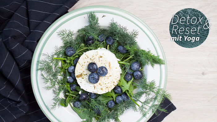 Wildkräuterstalat mit Ricotta