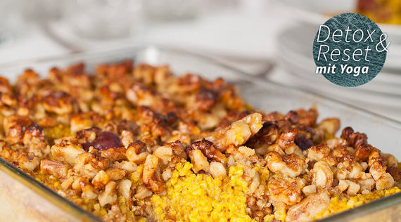 Kurkuma-Hirse-Auflauf mit Kirschen