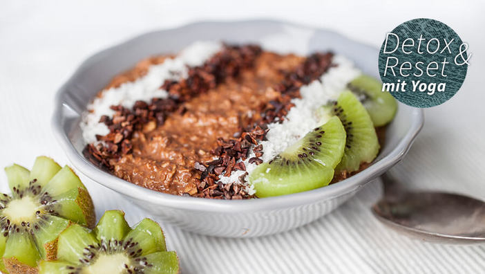 Porridge mit Hafermilch und Obst