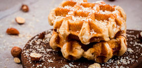 Haselnusswaffeln mit Mangosauce