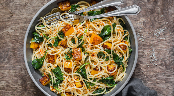 Dinkelnudeln mit Kürbis-Chili-Sauce
