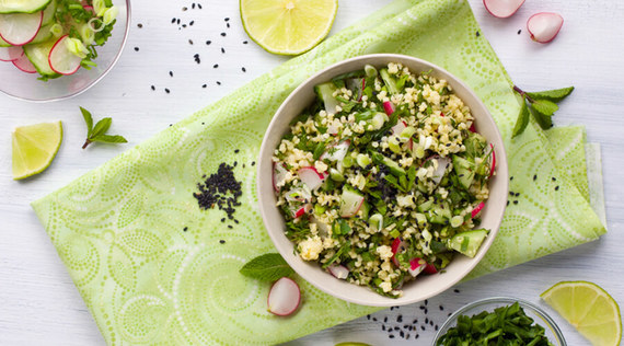 Bulgursalat mit Gurke, Radieschen und Bärlauch