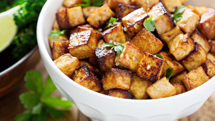 Tofu mit Spitzkohl-Orangen-Salat