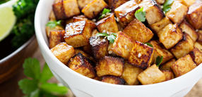 Tofu mit Spitzkohl-Orangen-Salat