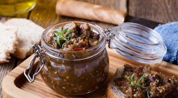 Vollkornbrötchen mit Auberginenpüree