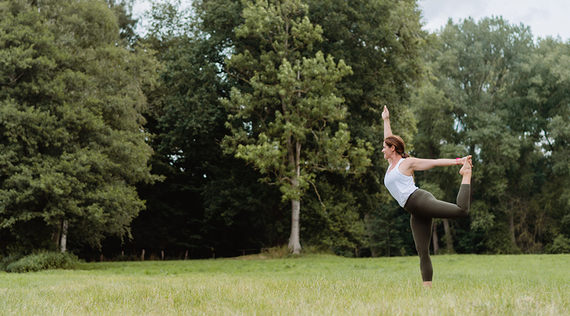 Wie du mit Yoga Leichtigkeit in dein Leben bringst