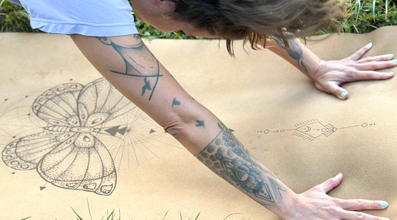 Ellbogen im Yoga: Übe gelenkschonend in Armbalancen und Stützhaltungen