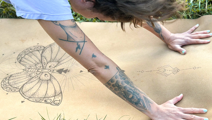 Ellbogengelenk im Yoga richtig ausrichten und schützen