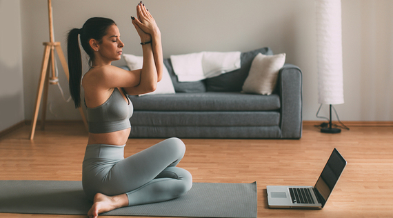 Online vs. offline: Mit Yoga zur gesunden Balance