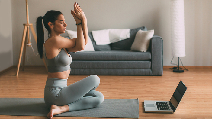 Online vs. offline: Mit Yoga zur gesunden Balance