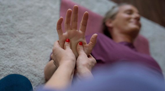 Thai Yoga Massage: Kunst der achtsamen Berührung