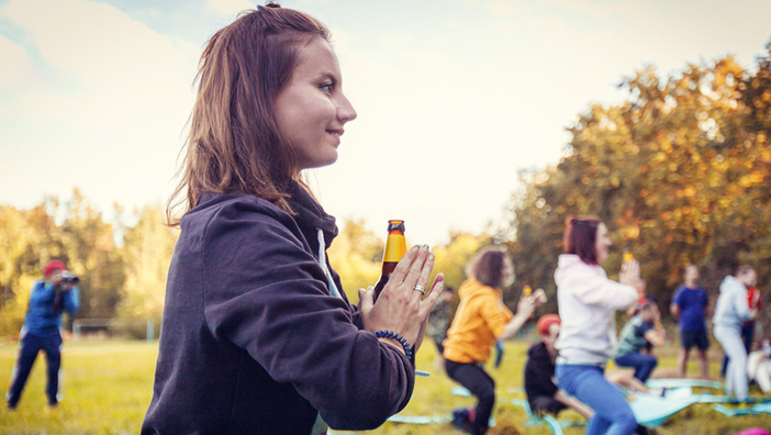 Samadhi oder Sangria: Yogi:nis und Alkohol