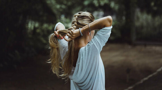 Pferdeschwanz oder Bob? Die beste Frisur fürs Yoga