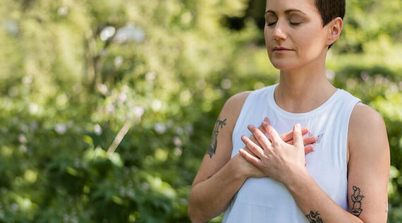 Krebs: Wie Yoga dich unterstützen kann