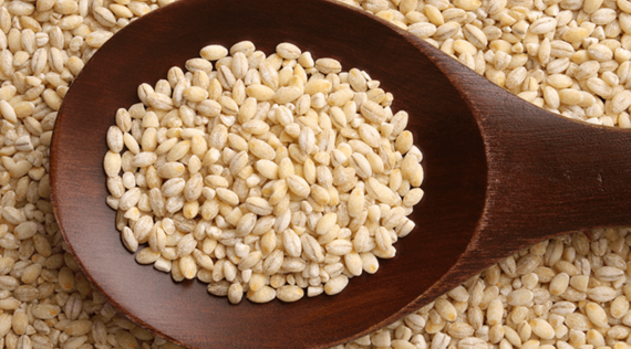 Perlgraupen mit Apfel und Cashewkernen