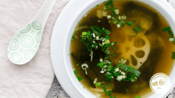 Rezept für eine vegane Misosuppe mit Lotuswurzel