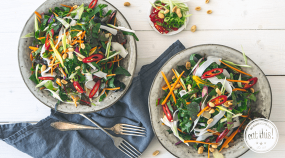 Pad Thai Salat mit Mangold