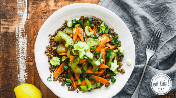 Frisches Gemüse mit Puy-Linsen