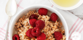 Kokos Farro mit Kardamom und Himbeeren