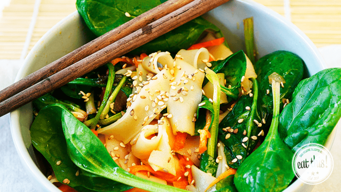 Rezept: Asia-Reisnudel-Salat mit frischem Babyspinat