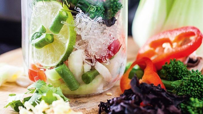 Rezept von Hemsley + Hemsley: Gemüsesuppe aus dem Glas