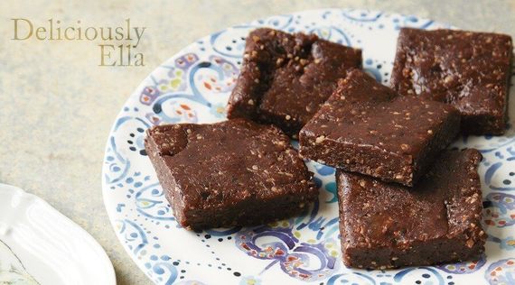 Deliciously Ella-Rezept: Vegane Rohkost-Brownies