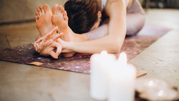 So richtest du dir deinen Home-Yoga-Platz ein!