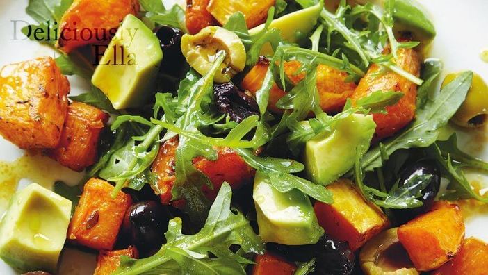 Deliciously Ella: Rucolasalat mit Kürbis und Avocado