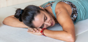 Besser schlafen mit Yoga: Tipps & Übungen