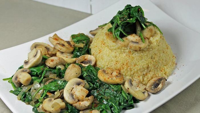 Hirse-Spinat mit Champignons