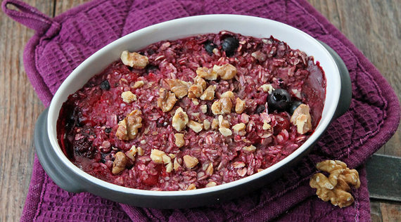 Rezept: Baked Oatmeal mit Beeren