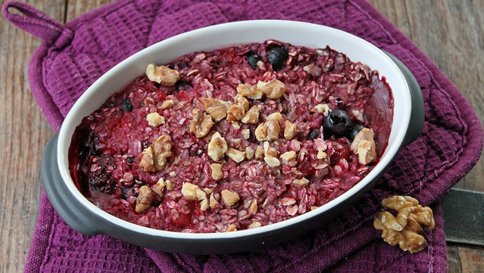 Rezept: Baked Oatmeal mit Beeren