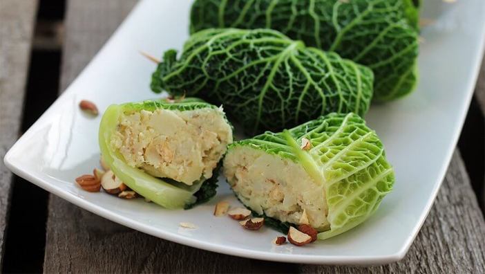 Rezept: Wirsingrouladen & Topinambur-Nuss Füllung