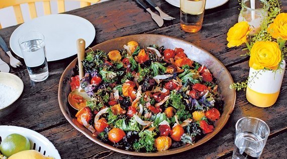 Anna Jones: Warmer Salat mit Grünkohl und Kokos