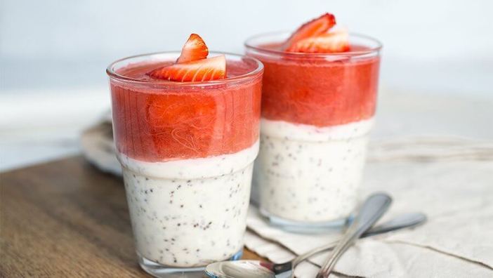 Chia Pudding mit Rhabarber Kompott