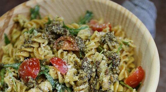 Vollkorn Pasta-Salat mit Pesto
