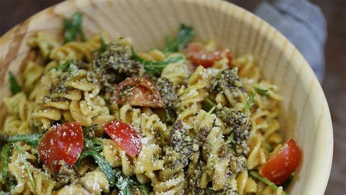 Vollkorn Pasta-Salat mit Pesto 