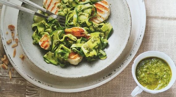 Halloumi mit Zucchini Pesto Nudeln