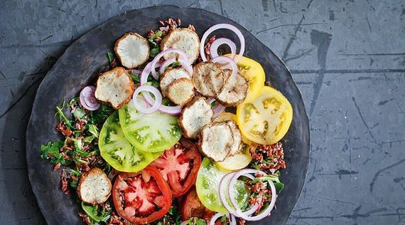 Wildreissalat mit Topinambur & Heirloom-Tomaten