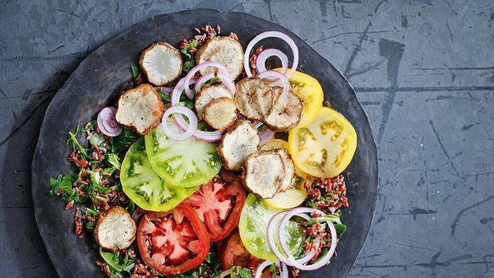 Wildreissalat mit Topinambur &amp; Heirloom-Tomaten